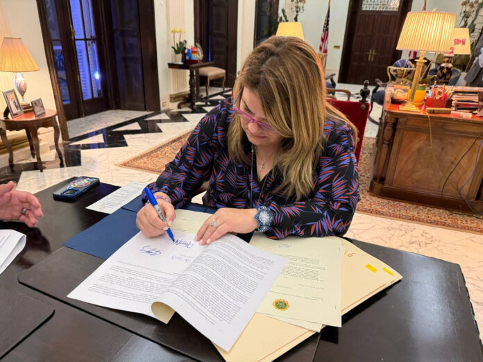 Firma Gobernadora de Puerto Rico
