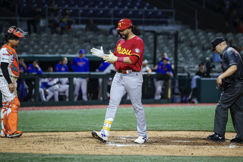 Edwin Ríos conecta cuadrangular en el triunfo de los Indios sobre los ...
