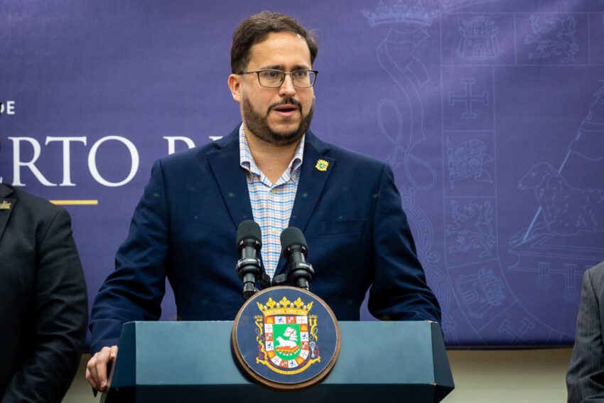 Secretario del (DTOP) firma Resolución para la extender la vigencia y ...