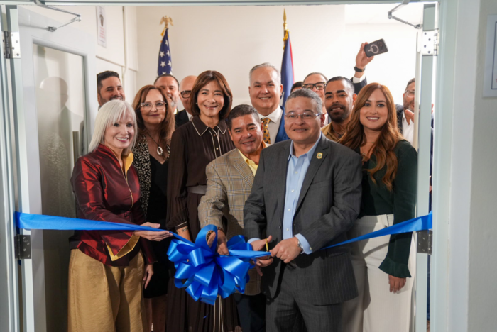 Secretario de Salud abre nueva oficina de verificación de antecedentes ...